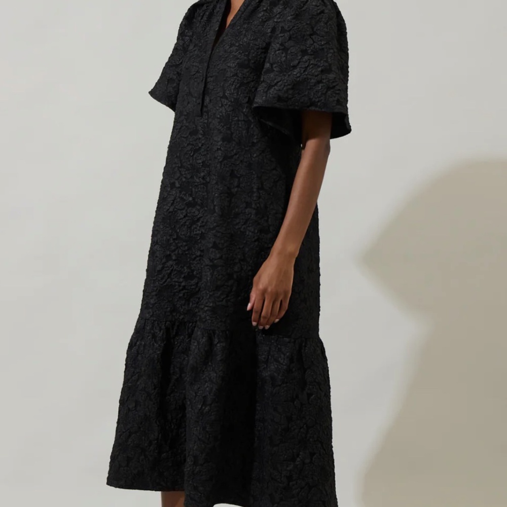 Sugarlips Plus Size Short Sleeve Floral Jacquard Midi Dress